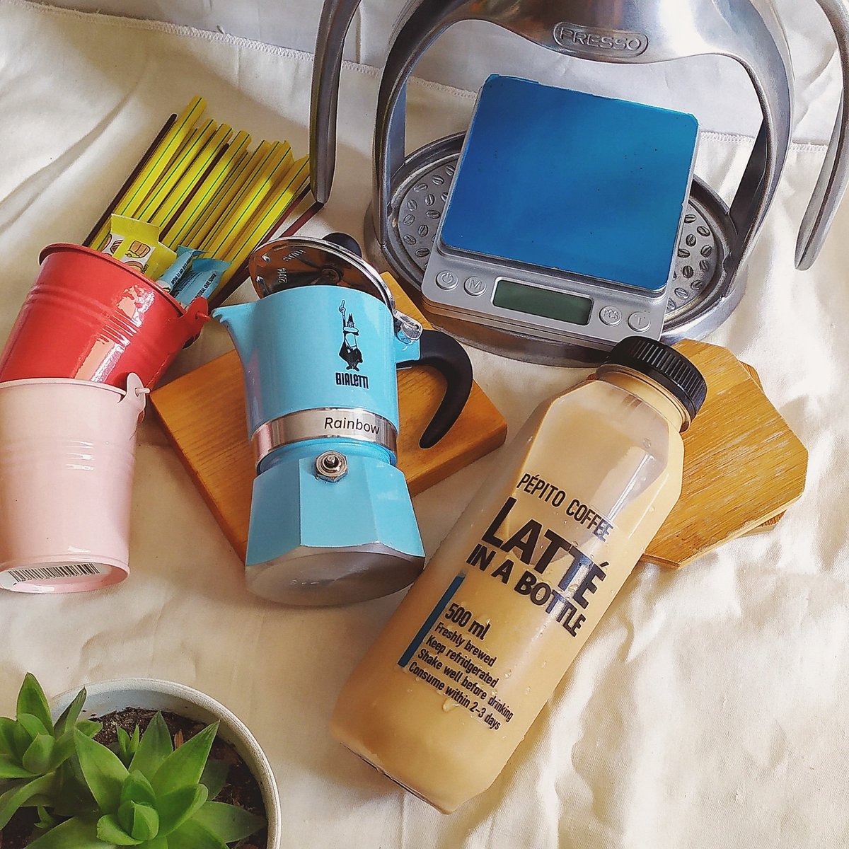 PepitoCoffee's tweet photo. Pepito juga punya, Latte in a Bottle! Latte 500ml buat kmu yg butuh asupan kopi #dirumahaja, utk buka puasa, hbs magrib, hbs trwh, atau tmn melekan. Fresh krn dibikin pas diorder. Cus pesen di GoFood.👇🏼 Ada promo ongkir lho!
https://t.co/yyvhBJX8PY

Makasi kakmin @infomalang https://t.co/Rn4sHU6Wtq