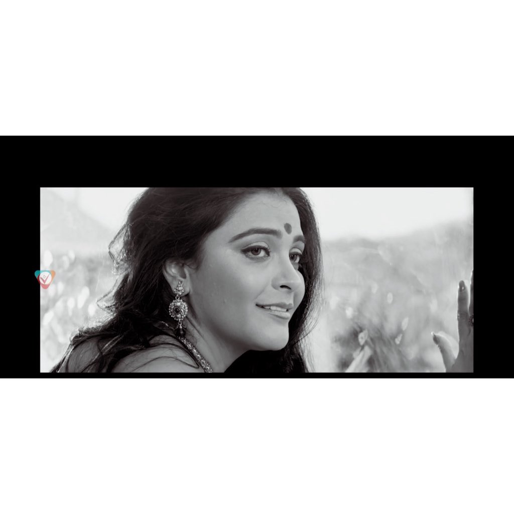 b_ditipriya's tweet photo. She sees in Black& White ,
Thinks in Greys
But Loves in COLOUR ๐
.
.
.
#blackandwhitephotography #expressionqueen #teluguactress #beautiful #princesspriya #coomingsoon #telugumovie #besafe #wakeupworld #pictureoftheday https://t.co/sACd05XAgg