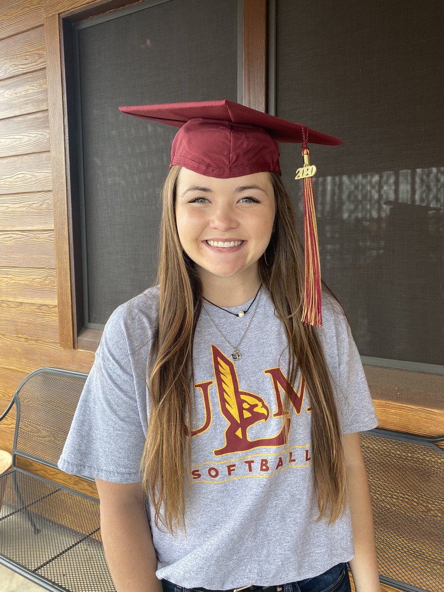 KristiMount's tweet photo. Words cannot express how proud and happy we are for this kid!!! Not the way we expected her to graduate but we will have that in August!!!! Congratulations Jayden Mount!!! Good Luck in grad school!!!!🎓🦅❤️💛 #TheBestIsOnTheBayou
#WithHonors
#SunBeltAthlete
#Classof2😷2😷 https://t.co/PZ4uFwWhYY