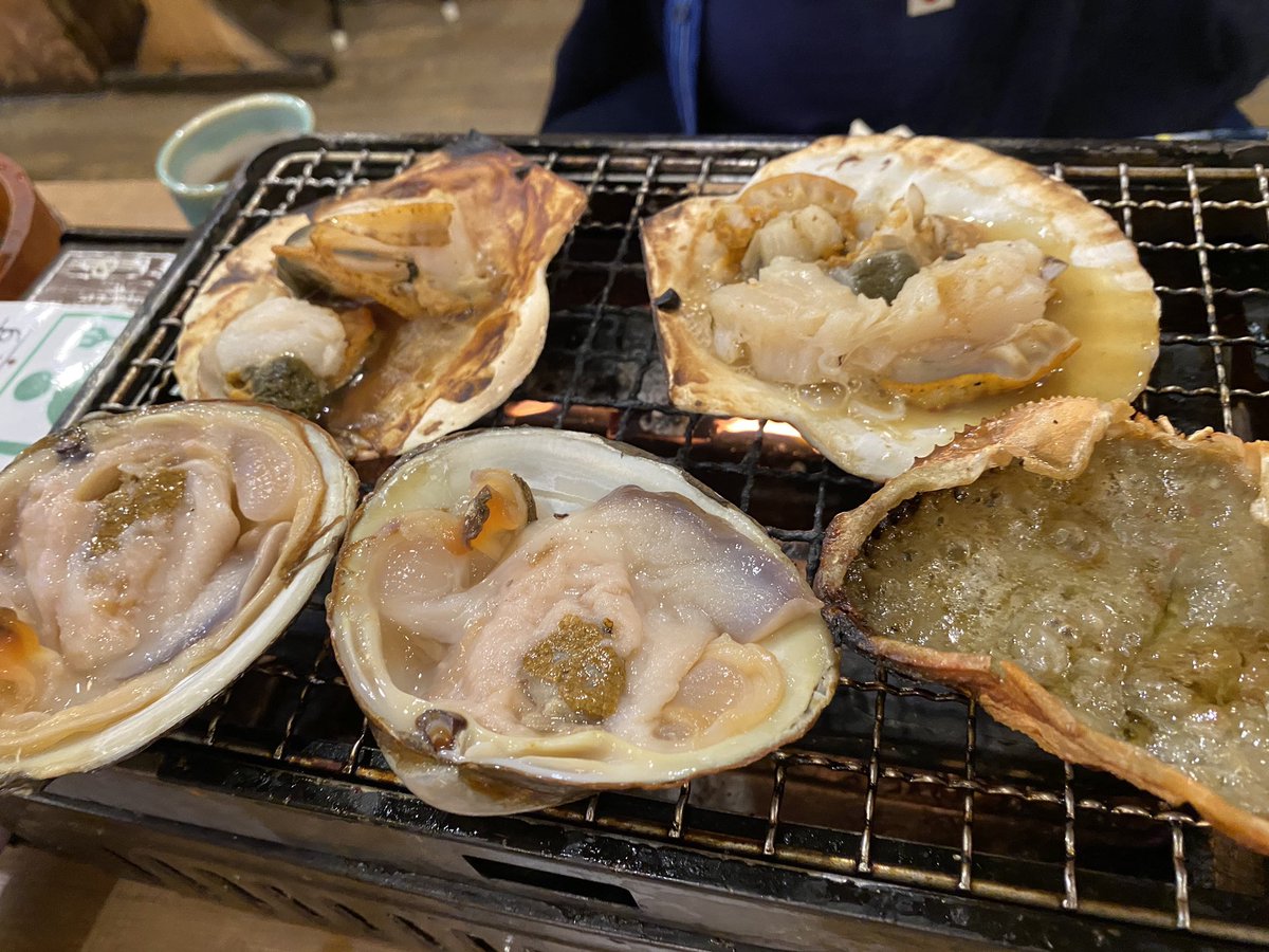 Masakun 2軒目は初 磯丸水産池袋店さんへお邪魔 日本酒8合と生ビールを少々 浜焼きやら 刺身やらをポツポツいただきました 口コミにみるイヤな感じはなく そりゃ海沿いの浜焼きに比べればとは思いますが 都内で気軽にいただける内容としては満足
