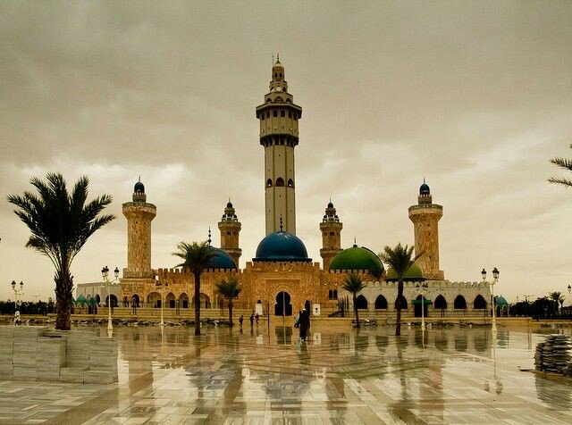PaDiabelM's tweet photo. Le message transmis à travers la construction de 15 000 Daaras et de 120 mosquées à Touba, de Massalikoul Jinane : le Mouride sadikh est celui qui va à la quête du savoir et qui respecte la prière. Ñu bayi si xél !
Serigne Touba wathio na ak Djulitt yeup. Ño si dess nakk. https://t.co/dJwlyVN8JH