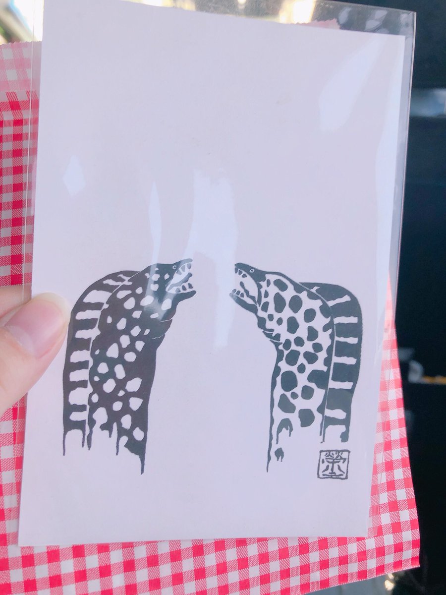 ウツボ のポストカードとtシャツを買って喜んでる私にお店のおばちゃんは よっぽど好きなのね 珍しい子ね こわくないの と仰り だいすき と答えた私に ウツボの干物が売ってるお店を教えてくれました ツイレポ