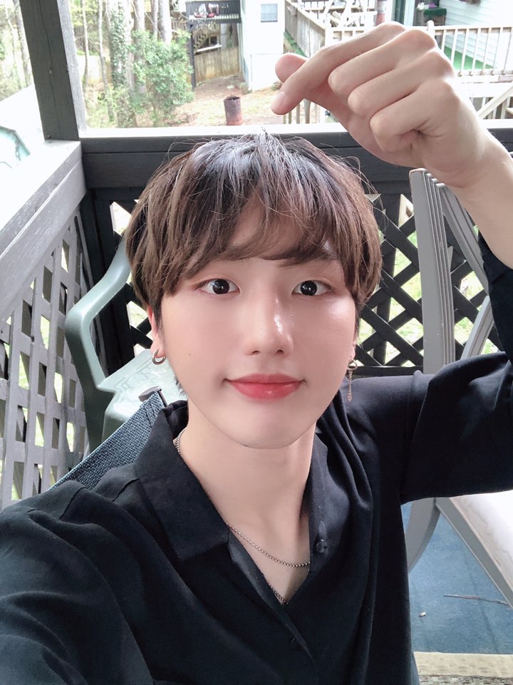 MontOfficial's tweet photo. [#나라찬 #몬트]

여러분 오늘 무슨날이게여~~ㅎ
다 알고 있는거죠?!!!!!!
오늘 민트랑 재밌게 보내려구 준비했으니까 이따 10시에 꼭 라이브 보러 오기~~
ㅂㄱㅅㅇㄴㄲ ㄲ ㅇㅇㄷ❤❤❤ https://t.co/7SYbhdwv3V
