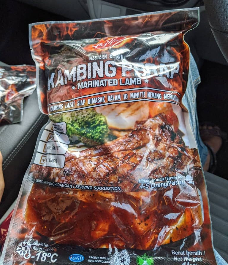 SharelIshak's tweet photo. Alhamdulillah. sampai pun stok kambing perap yg dinanti.
sabar ye semua. cod akan start ptg ni. xcukup 60kg kita tambah lagi extra 20kgπ
80kg kambing mr pepper utk 4 hari cod. smg cuaca best mcm hari ni utk cod ππππ
#mrpepper #kambingperap https://t.co/Dm01xbRpPZ