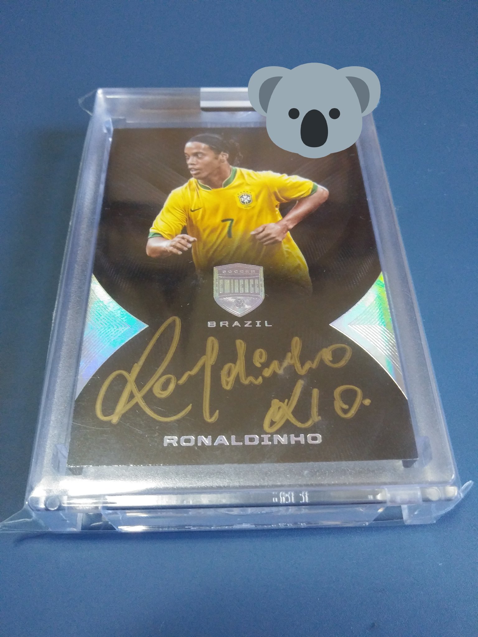 ナイン 完全マイコレ 大好きなシリーズeminence Soccerから念願の１枚を入手しました 誰もが知っているサッカー選手の１人だと思います ブラジル代表ロナウジーニョ氏の直書きのサインカードです サインも綺麗で言うこと無いです ロナウジーニョ