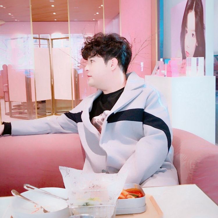 mmrodz_'s tweet photo. #OHMYGIRLAPOLOGIZE 

Lo hieren y aún así, quieren sacar sus errores de hace nueve años. No pueden entender que las personas se equivocan, crecen y mejoran con el pasar de los años y que sus errores del pasado no les da derecho para tratarlos de esta manera. https://t.co/oOPkDXTeEm