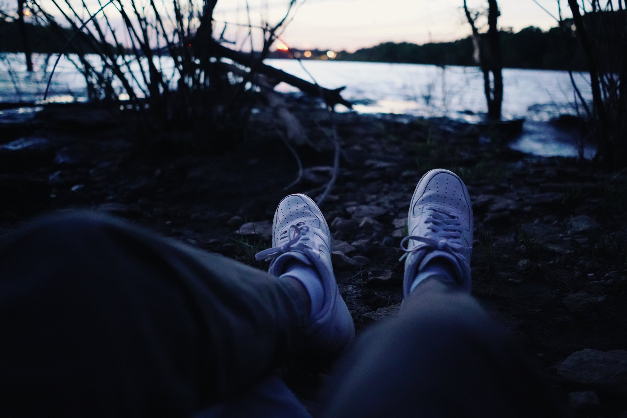 1 pic. A good relaxing vibe. #SonyAlpha #Sunset #photography #nature #35mm #film #nike #airforce1 #hypebeast #supreme #fashion https://t.co/OcviLUErJU