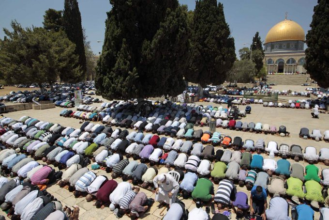Los musulmanes se enfrentan a la Meca para rezar, incluso en Jerusalén.︎El Hadith nunca menciona Jerusalén al describir la vida de Mahoma. #JerusalemDay  #DiaDeJerusalen