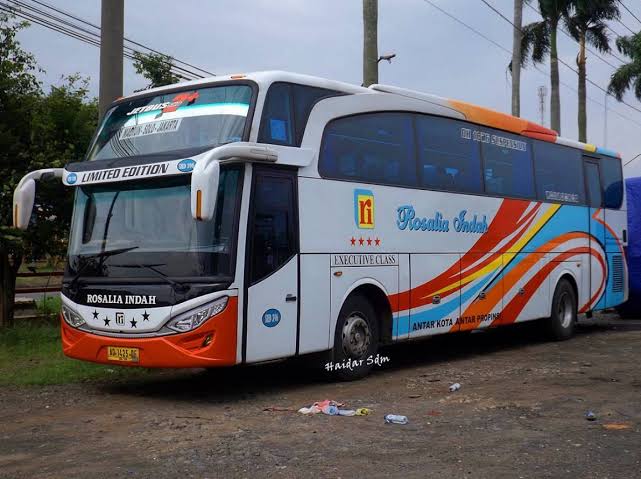 Ini slendangnya kaya rombakan dari HD yaa??
<a href="/BisKota_/">orang pun datang dan akan kembali</a> 
<a href="/BMCJateng/">BisMania Community Jawa Tengah</a>