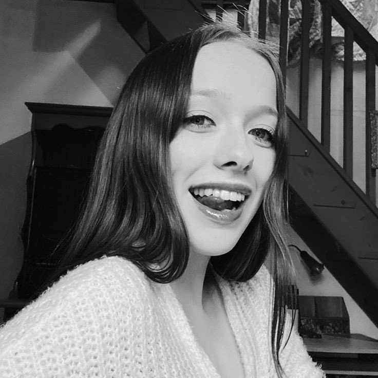 loveshirbert's tweet photo. fake love? | au shirbert
Gilbert e Anne são youtubers famosos. Entre eles não existe a melhor relação apesar de nunca terem ficado cara a cara. Mas por coincidências da vida eles terão que trabalhar juntos durante um mês. Será suficiente pra revertir o ódio? https://t.co/KMyvDer3tR