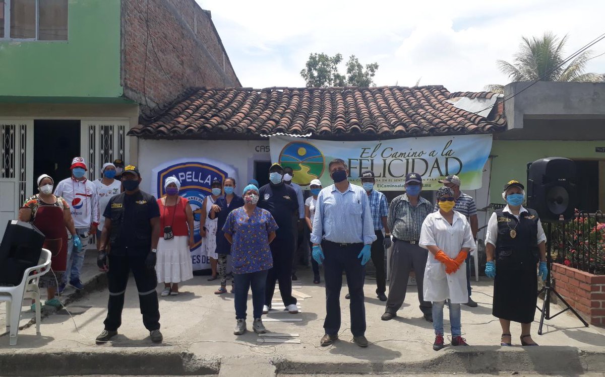 CapellanesP's tweet photo. Ollatón comunitaria en una población vulnerable de #Palmira para los mas necesitados https://t.co/61jGGwglE6