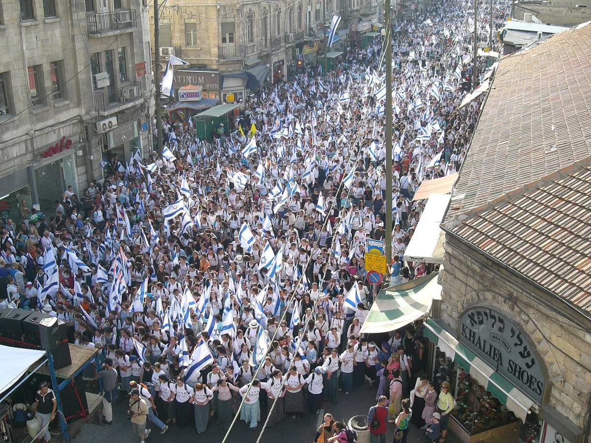 Esta fiesta nacional israelí conmemora la reunificación de Jerusalén y el establecimiento del control israelí sobre la Ciudad Vieja después de la Guerra de los Seis Días de junio de 1967. #JerusalemDay  #DiaDeJerusalen