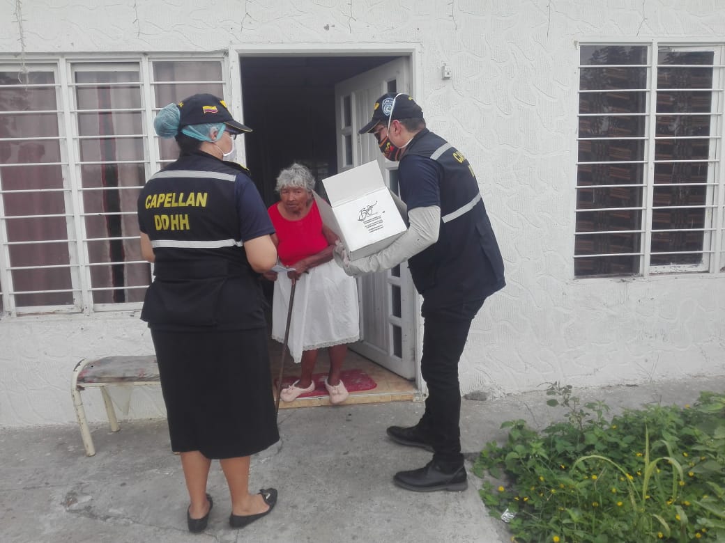 CapellanesP's tweet photo. #Acompañando a las comunidades mas vulnerables con un mensaje de #Paz y esperanza https://t.co/fNxCUDVSe7