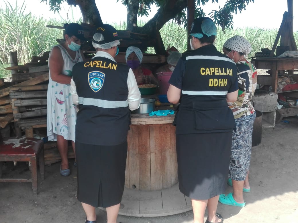 CapellanesP's tweet photo. #Acompañando a las comunidades mas vulnerables con un mensaje de #Paz y esperanza https://t.co/fNxCUDVSe7