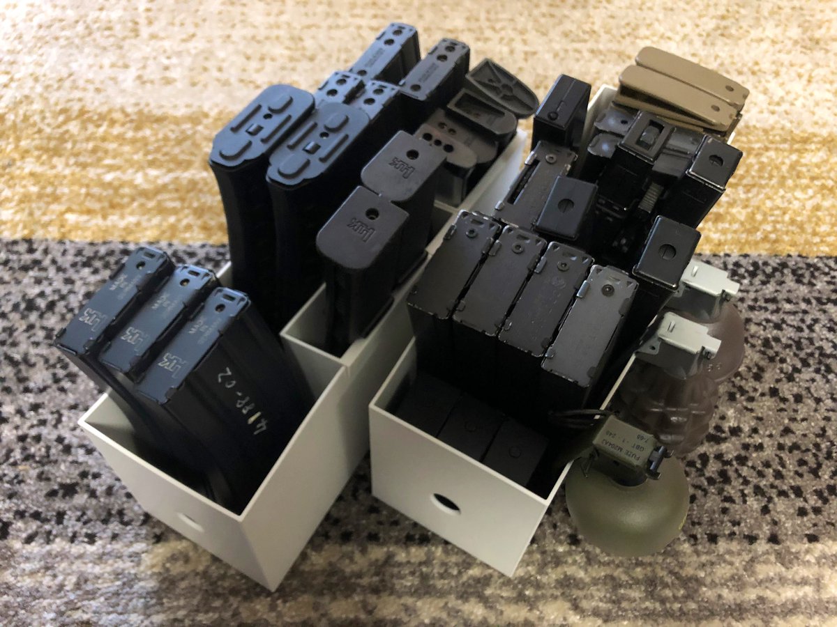 えあふれいむ エアガンのマガジン整理に無印良品のファイルボックス買ってみたけど 仕切りと合わせて綺麗に収納出来るので気持ち良い