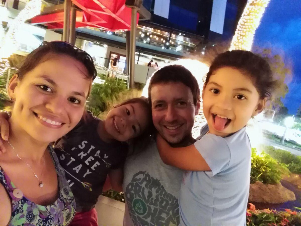 _AmmyMora's tweet photo. Los amo con el alma entera ❤💕
#EquipoSapito #lamasmimada #mamadedosprincesis #muchachito #saudade https://t.co/MBUeD7380i