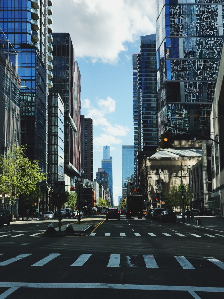 arnoldbyun's tweet photo. Having access to a car has been a blessing. Never thought I’d ever say that in a city like New York. Captures from a few days ago on the West Side 50’s. https://t.co/rGeEfkMoeS