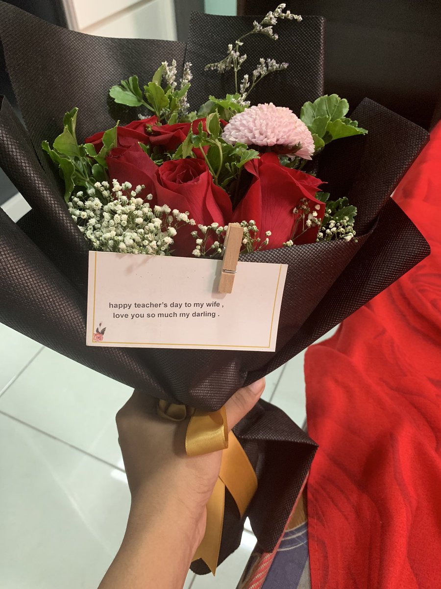 phriyashini's tweet photo. When your partner understands your profession and support your growth in your career 100% , nothing in the world that your can’t accomplished. Love you dearly Mr.Husband 🥰 #HappyTeachersDay https://t.co/9MimBbkSyq
