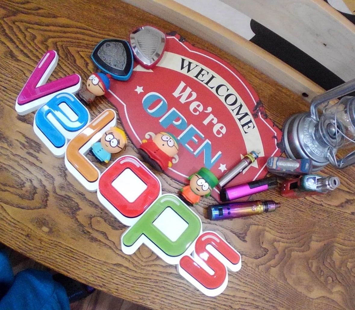 velopscom's tweet photo. 最終日、14時OPENです。
最終日ということで来店予定のお客様が多いです。
商品の説明などが出来ない事がありますのでご了承下さい。
また、長時間の滞在もご遠慮頂きますようお願いします。
19時までのご来店で閉店とさせて頂きます。
マスクも1箱50枚2,500円の最終処分価格!!
よろしくお願いします。 https://t.co/bGiWlHC8KD