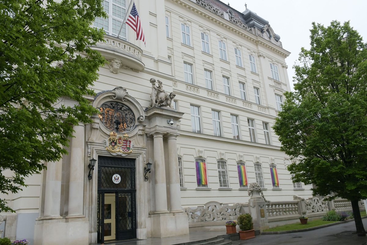 U.S. Embassy Vienna (@usembvienna) on Twitter photo Wir unterstützen #IDAHOBIT und werden unsere Arbeit fortsetzen, Toleranz gegenüber der #LGBTI-Gemeinschaft zu fördern, und globale Entkriminalisierung von Homosexualität zu fordern.
bitly.com/2zCbyFk
#idahobit2020 #idahot #diplomatsforequality #lgbt #idahotb <a href="/dipforequality/">Diplomats for Equality</a> Wir unterstützen #IDAHOBIT und werden unsere Arbeit fortsetzen, Toleranz gegenüber der #LGBTI-Gemeinschaft zu fördern, und globale Entkriminalisierung von Homosexualität zu fordern.
bitly.com/2zCbyFk
#idahobit2020 #idahot #diplomatsforequality #lgbt #idahotb <a href="/dipforequality/">Diplomats for Equality</a>