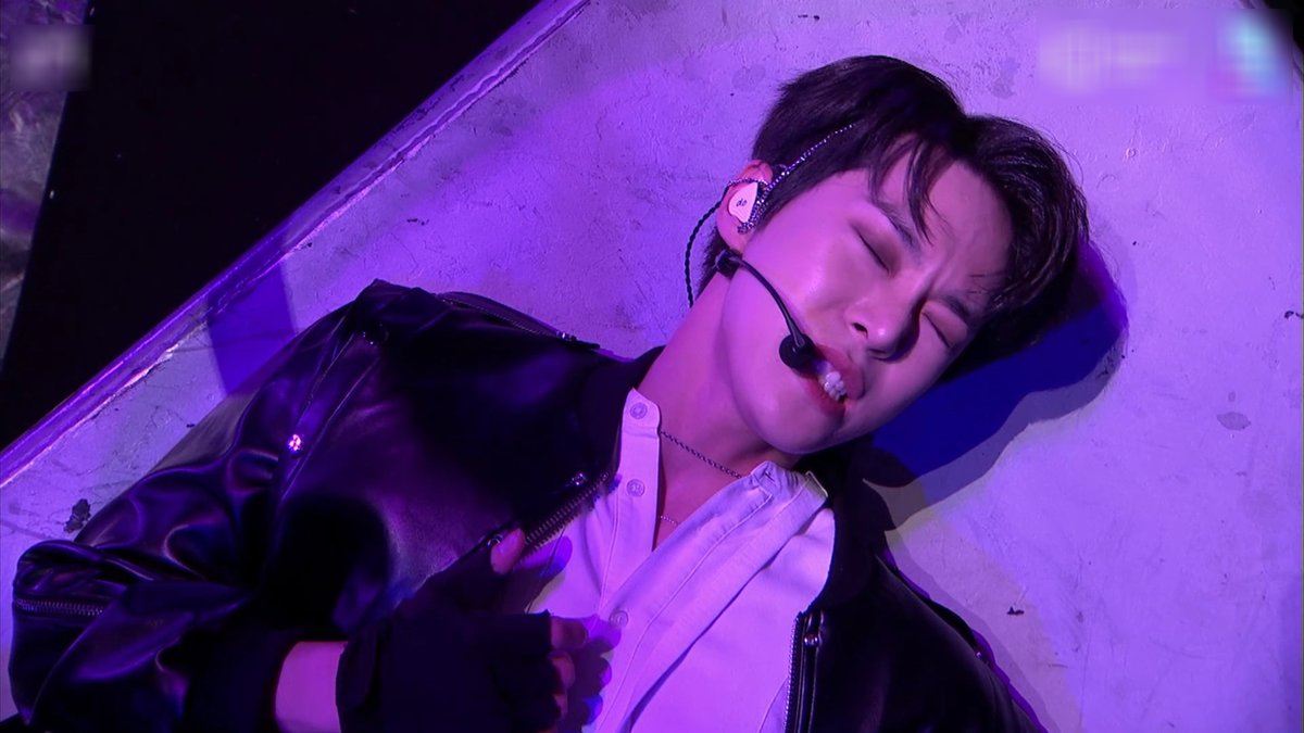 ถ้าเป็นภาษาไทย ท่อนนี้น่าจะร้องว่า "โอ๊ยย เจ็บไปทั้งหัวใจทำไมยังทน"