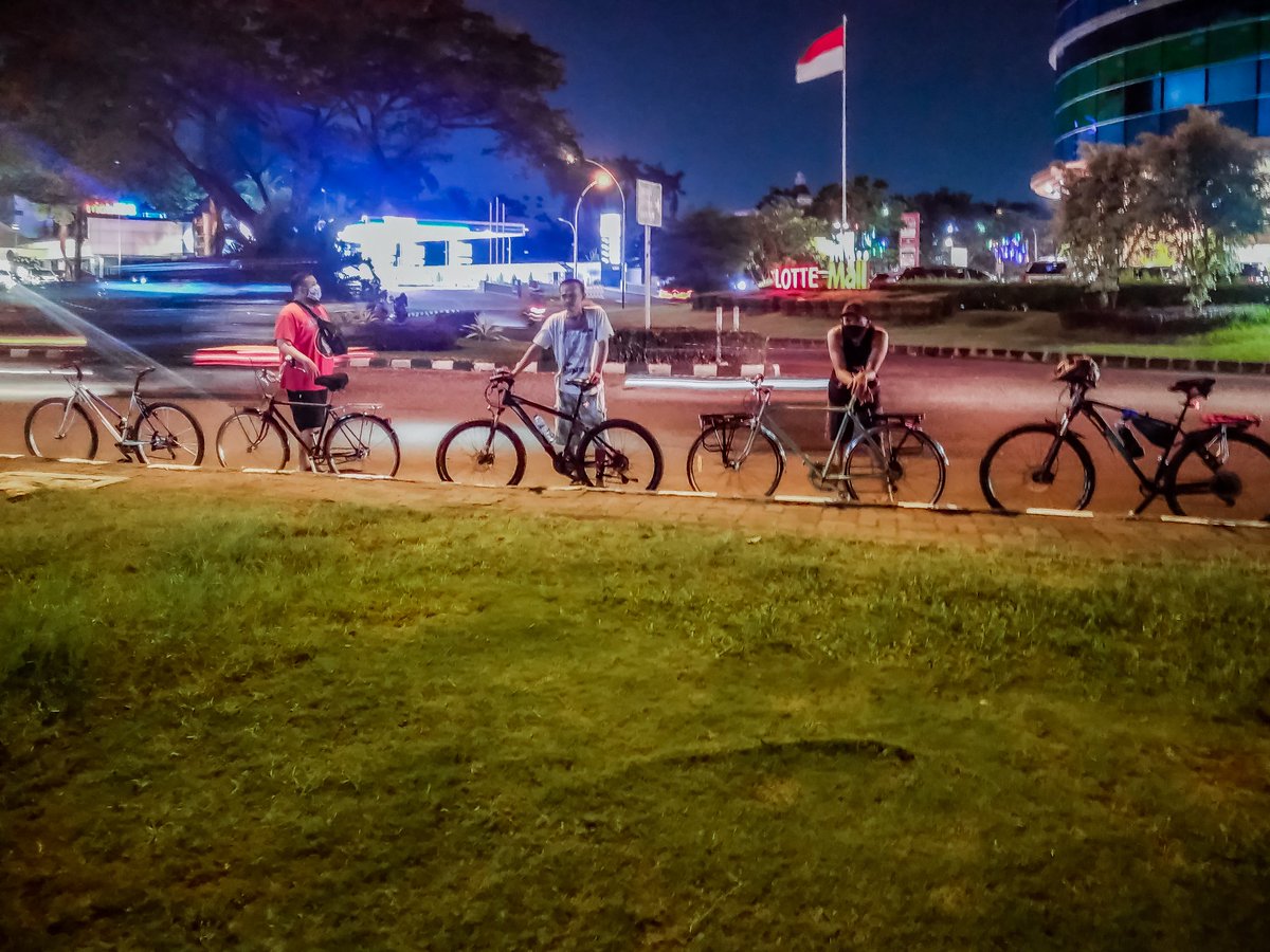 Agustinus_HA's tweet photo. FPD Night Gobar. Shoot with @ASUS Maxpro M2, @Polygonbike Xtrada 8 @Rodalink_Ind Serpong &amp; Bintaro. https://t.co/nDGhRGAyDZ