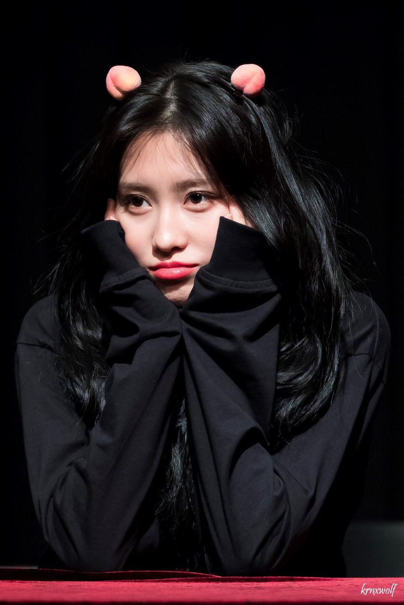 krnxwolf's tweet photo. Momo 🥺

191001

#MOMO #모모 #モモ 
#트와이스 #TWICE #トゥワイス https://t.co/wfJDBQZ5nw