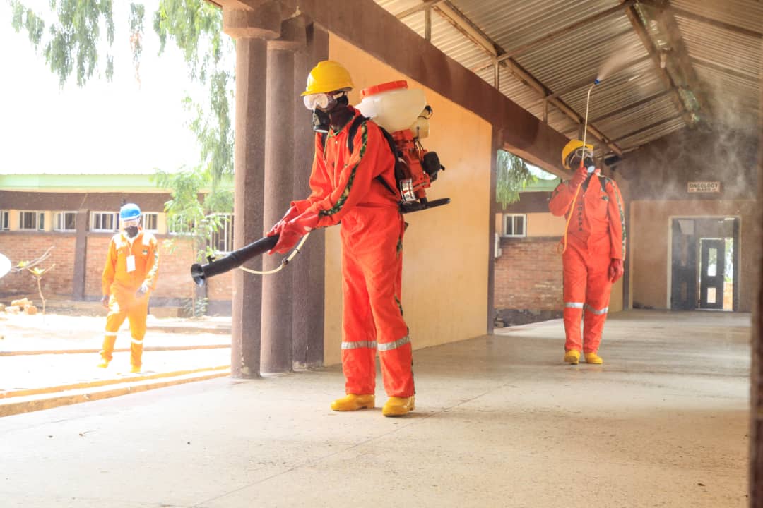 MEFRGombe's tweet photo. As the fumigtion Exercise finally cmes to a climax 16-5-20 at  FTH-Gmb isolation centre,Com of Envirmnt Hussaina Goje is gvin Gratitude to Allah and Gov Muhd Inuwa Yahya for the suport gvn to hr mnstry thru the State Task Frce Cmitee on COVID-19 to fumigate 5 high risk areas. https://t.co/a5Nc6MUuYC