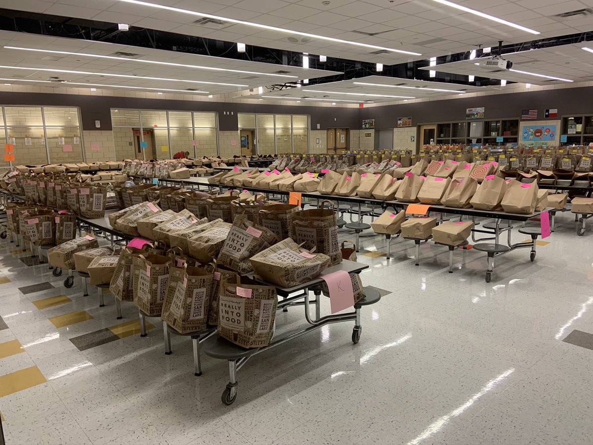 Thank you <a href="/ReadFortWorth/">ReadFortWorth</a> for the delicious <a href="/tiffstreats/">Tiff's Treats</a> on National Chocolate Chip 🍪 Day. It was the perfect treat as we packed up student belongings. #deepintheheartofwestpark