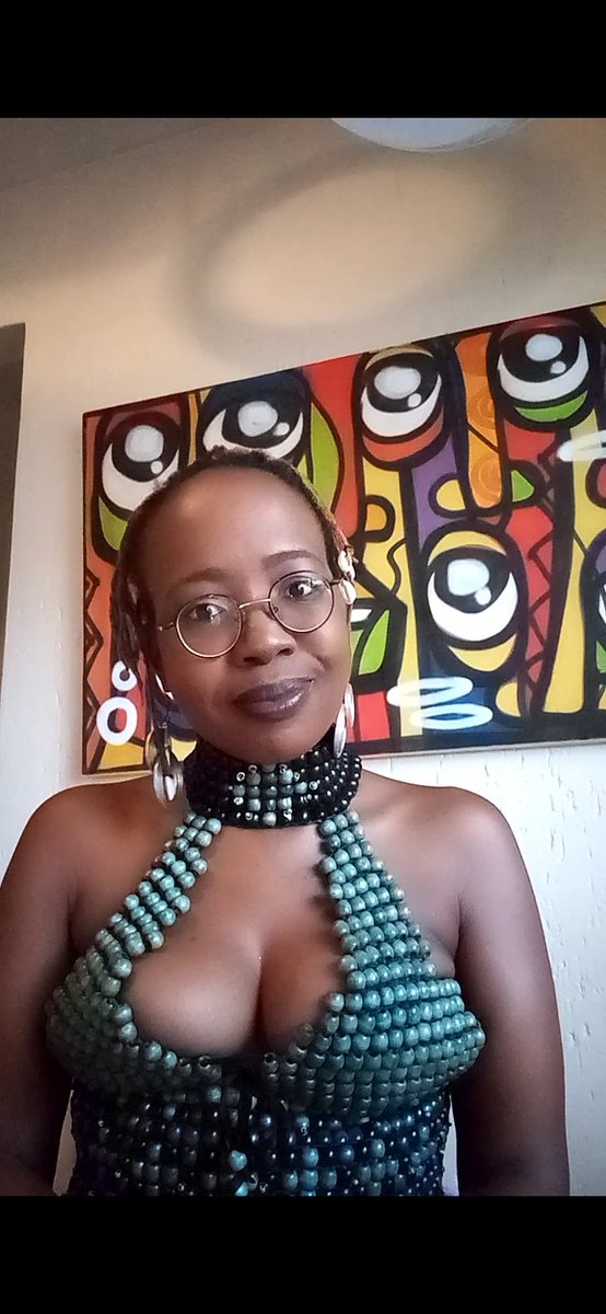 OfMobu's tweet photo. Happy Sunday.... Rememebr to tune into #ConversationsWithNtsikiMazwai on YouTube where ever week we showcase beadwork 😍❤️🤭love and light https://t.co/s6dpJjmPJC