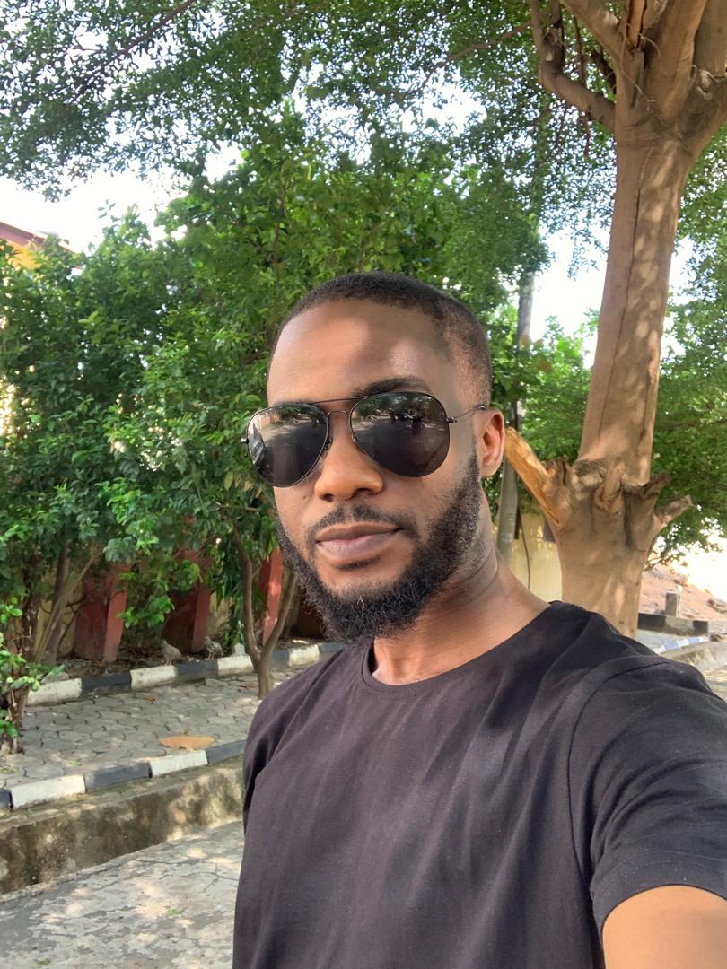 RoyalKnightlife's tweet photo. .
IF YOU REALLY HAVE SUNSHINE IN YOU, ITβS NOT GOOD TO PLAY IN THE DARK. π
ITβS JUST GONNA EXTINGUISH YOUR FIRE π₯
.
#PANDIT #black #favouriteguy #mood #classicman #fashionova #fashionovamen #black #blackexcellence #apartment #explore #stayhome #staysafe #knightlifestyle #TLA https://t.co/jUN1zEsLqh