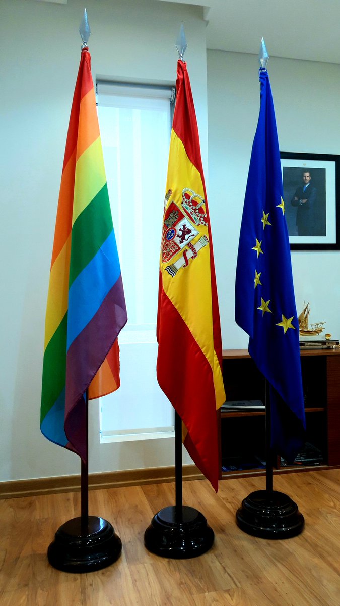 EmbEspEAU's tweet photo. No matter who you are or whom you love, we will always respect you and stand for your rights. 
Like or Retweet if you agree that Diversity makes us stronger! 🏳️‍🌈
#WeGoRainbow 
#IDAHOTB 
#BreakingTheSilence https://t.co/EEInnlw5Hh