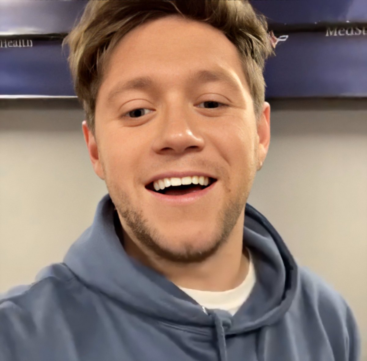 A thread of Niall Horan smiling but his smile gets bigger as you keep scrolling 