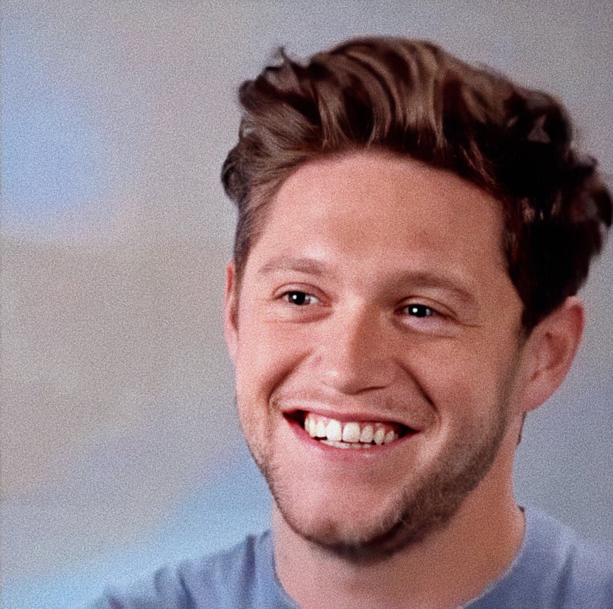 A thread of Niall Horan smiling but his smile gets bigger as you keep scrolling 