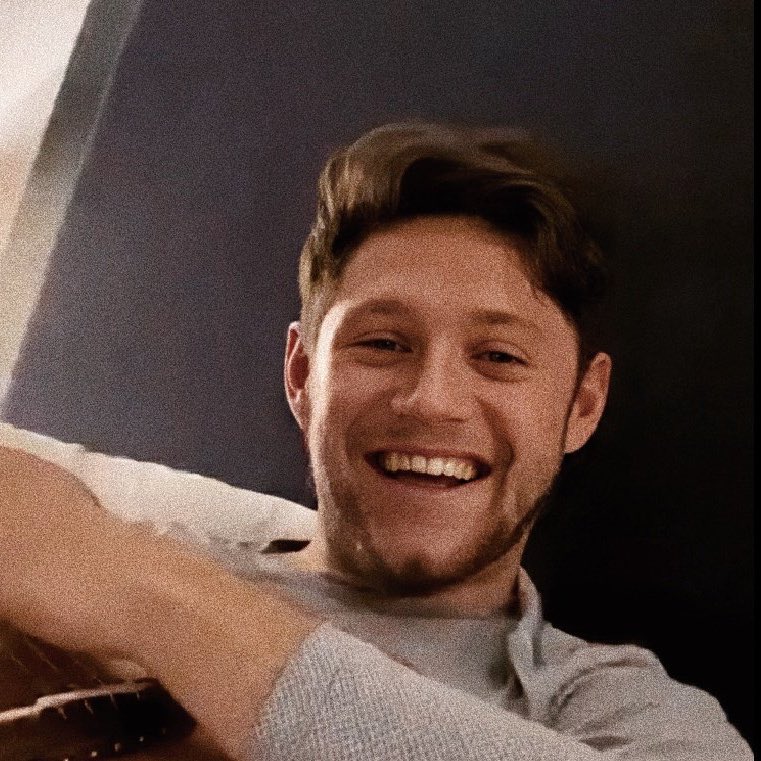 A thread of Niall Horan smiling but his smile gets bigger as you keep scrolling 