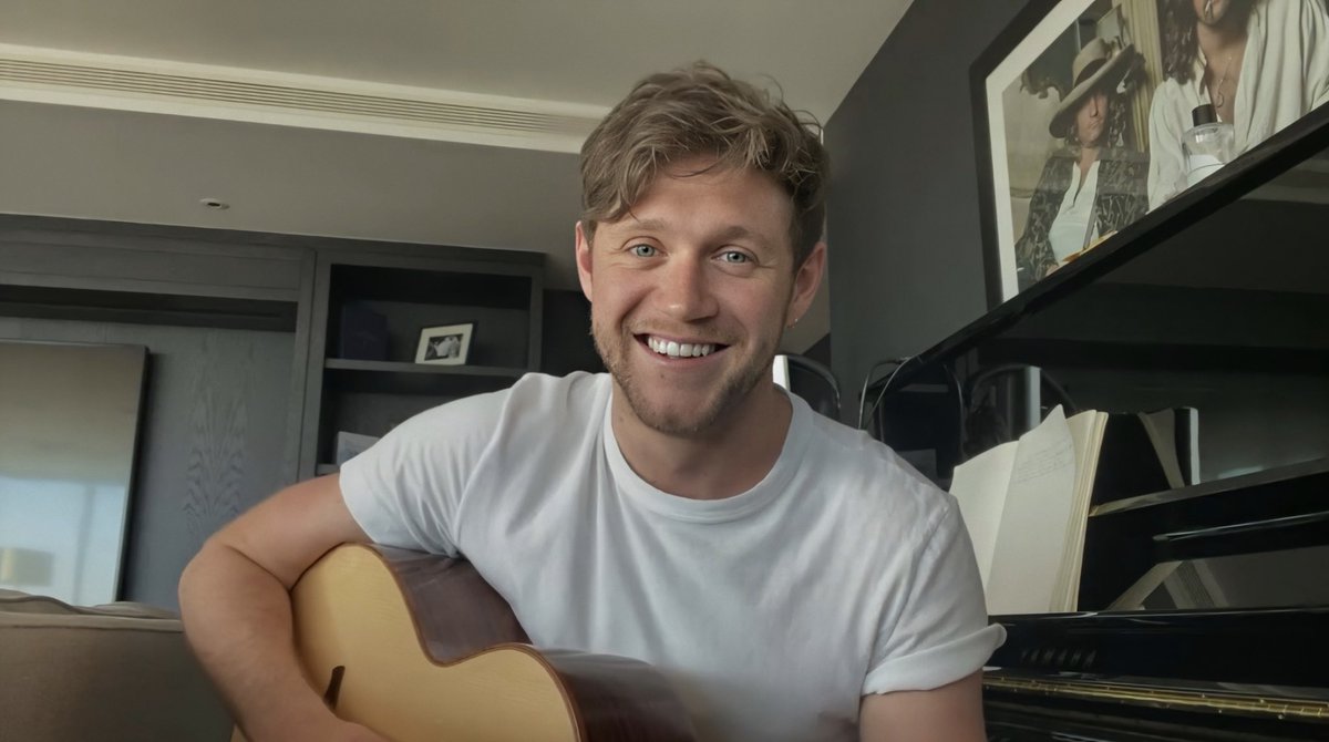 A thread of Niall Horan smiling but his smile gets bigger as you keep scrolling 