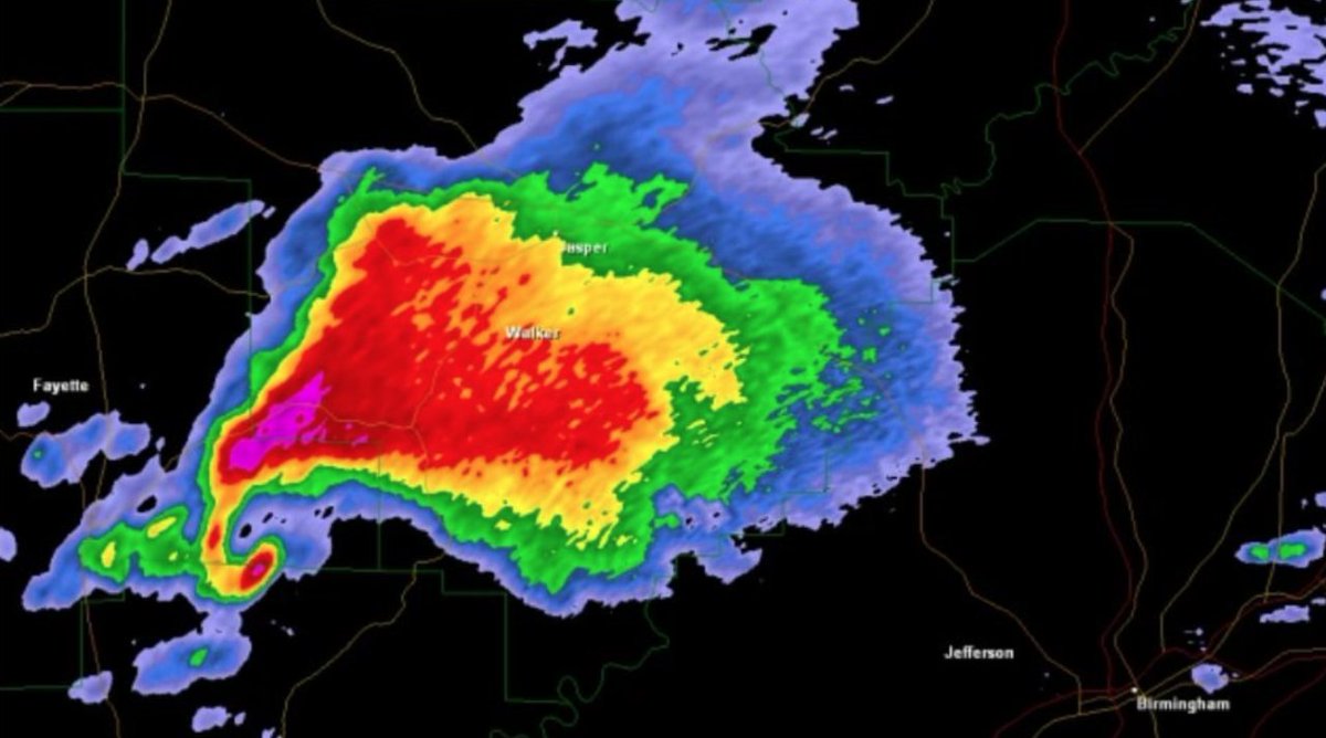 This radar snapshot shows an extremely dangerous weather phenomenon underway -- but if armchair meteorologists at home don't know what to look for, it's easy to miss it. bit.ly/2S2Zx15