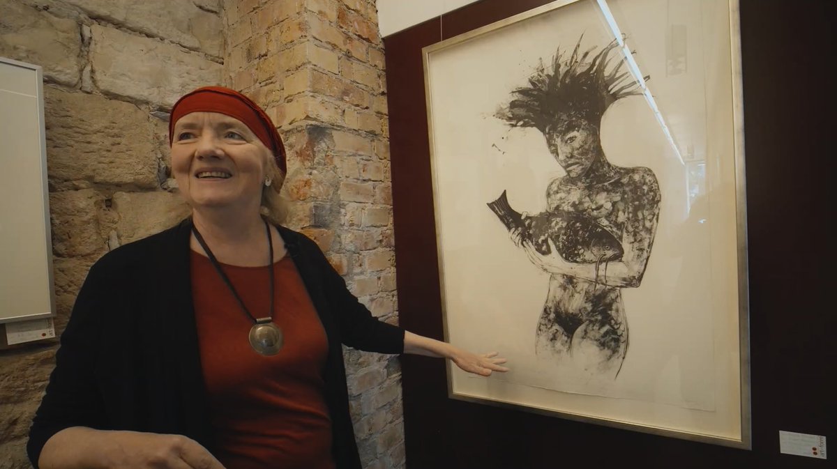 Die Vernissage zur Ausstellung von Angela Hampel in Form eines Künstlerrundgangs. Die Künstlerin selbst gibt uns einen Einblick in die Ausstellung:

youtu.be/CNTv1tqlcsE

#artundform #ausstellung #angelahampel