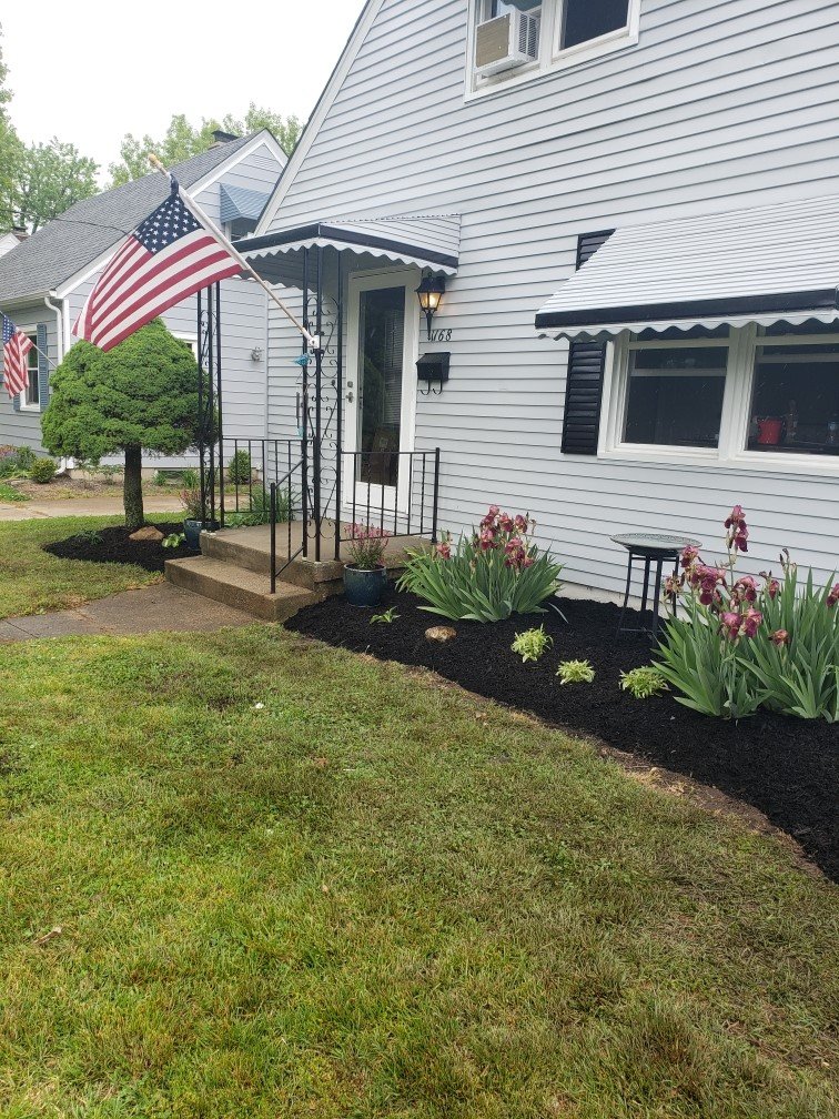 johnmccutchen7's tweet photo. Jo's brother took care of her flower beds yesterday, since she is on call 24/7πΉ #ThankGodforNurses https://t.co/nny19apmjf