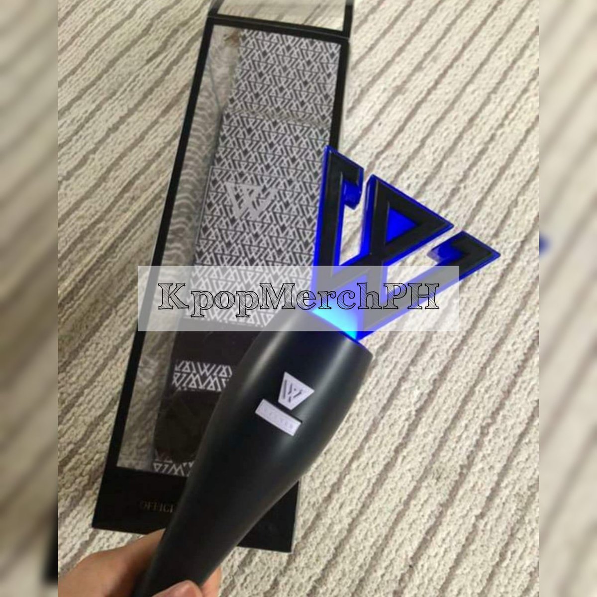urkpop_fangirl's tweet photo. ONHAND 🇵🇭
#WINNER LIGHTSTICK KOREA VR 1 BLACK
2PCS LEFT
NEVER BEEN USED
OPENED TO TEST ONLY PURPOSES
🌏✈️ CAN SHIP WORLDWIDE
#WINNERLIGHTSTICK #WINNERLS #YG #WINNER https://t.co/5xs3gYI65c