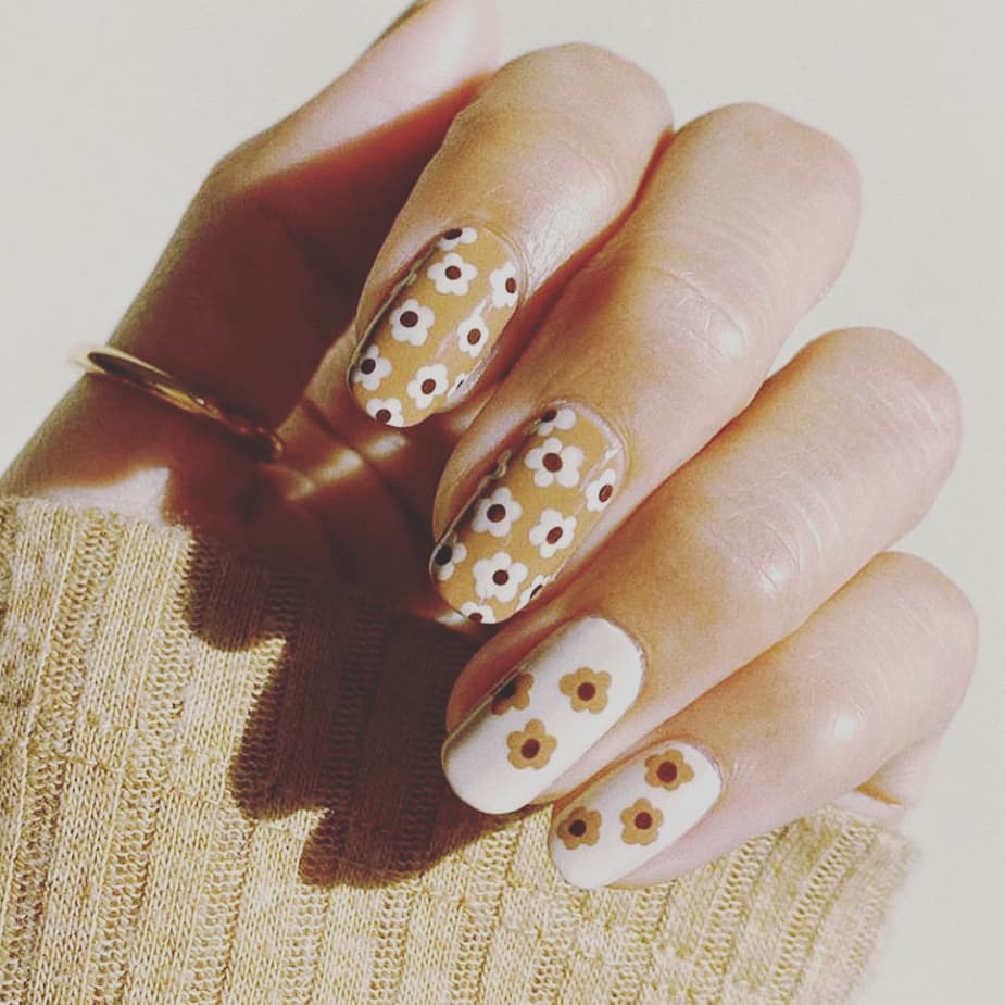 newu_dabur's tweet image. #Sundaynail #daisynails #nailinspo #nailsofinstagram #flowernails #happynails💅 #newusunday #happysunday 💅🌼🌼🌼
