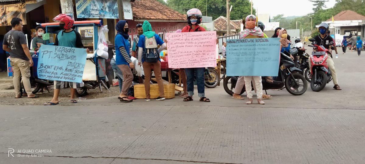 akank_putra's tweet photo. More than a month pt.sungwon dismiss workers without pay, and those workers continue to protest, asking companies to pay their salaries.  pt.sungwon must be responsible as well as the brand owner @KeelToys, @IKEAUSA, @Target 
Cc
@KasbiIndo
@cleanclothes 
@idafauziyah 
@jokowi https://t.co/Nmsir7ewiD