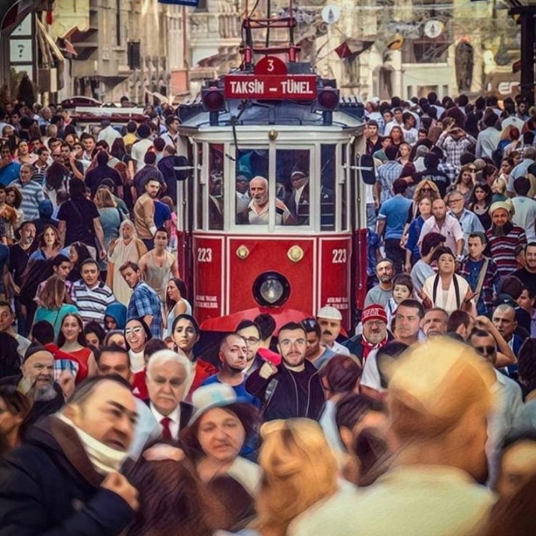 Nihat Hatipoğlu'nun önündeki sen misin Sabri Abi? 😅 <a href="/agunZagun/">Sabri E. Sabancı (🦋 bsky'da)</a> #ilevye