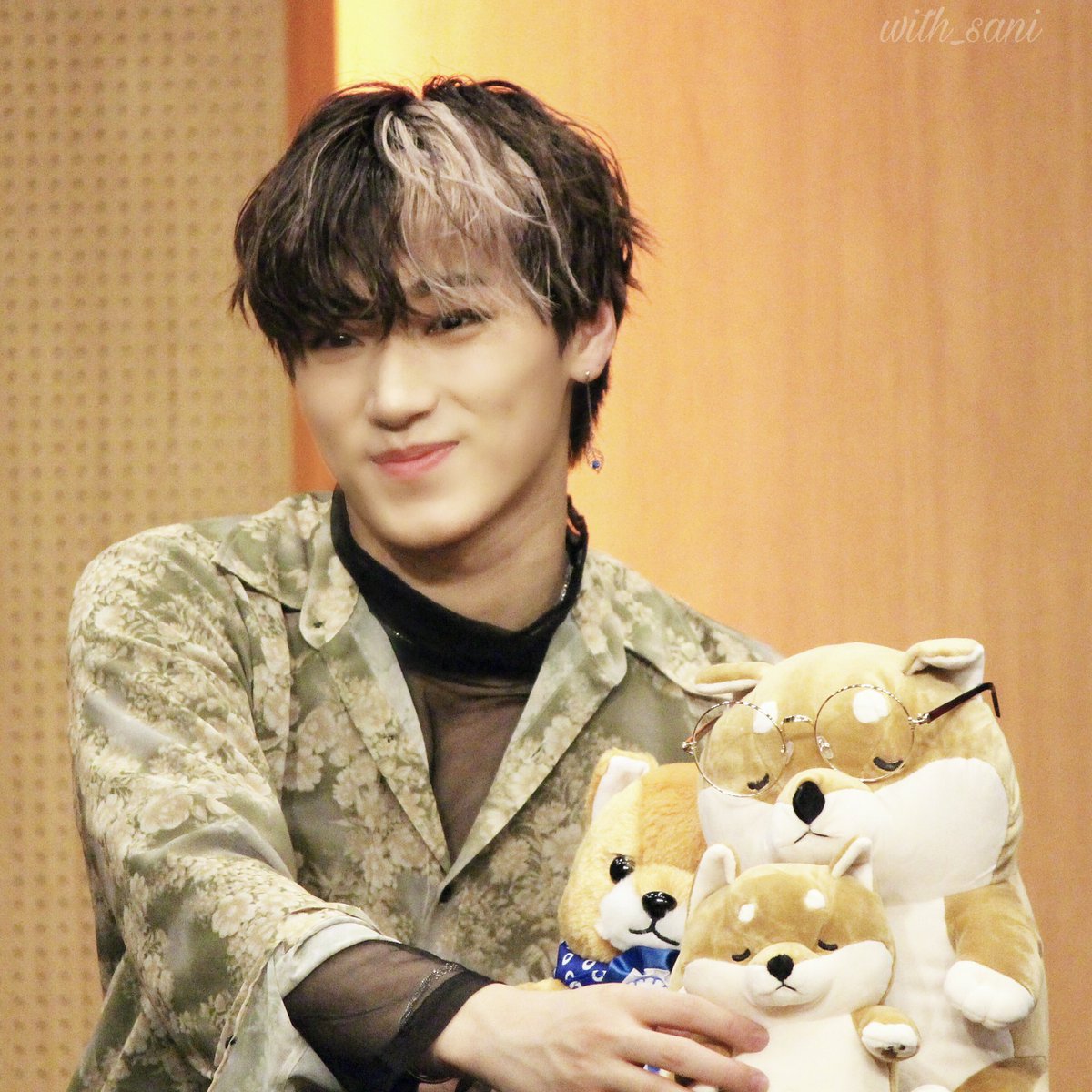 Mai 0112 柴犬たちのお世話楽しいね Ateez 에이티즈 산 San サン Mai 0112 柴犬たちのお世話楽しいね Ateez 에이티즈 산 San サン