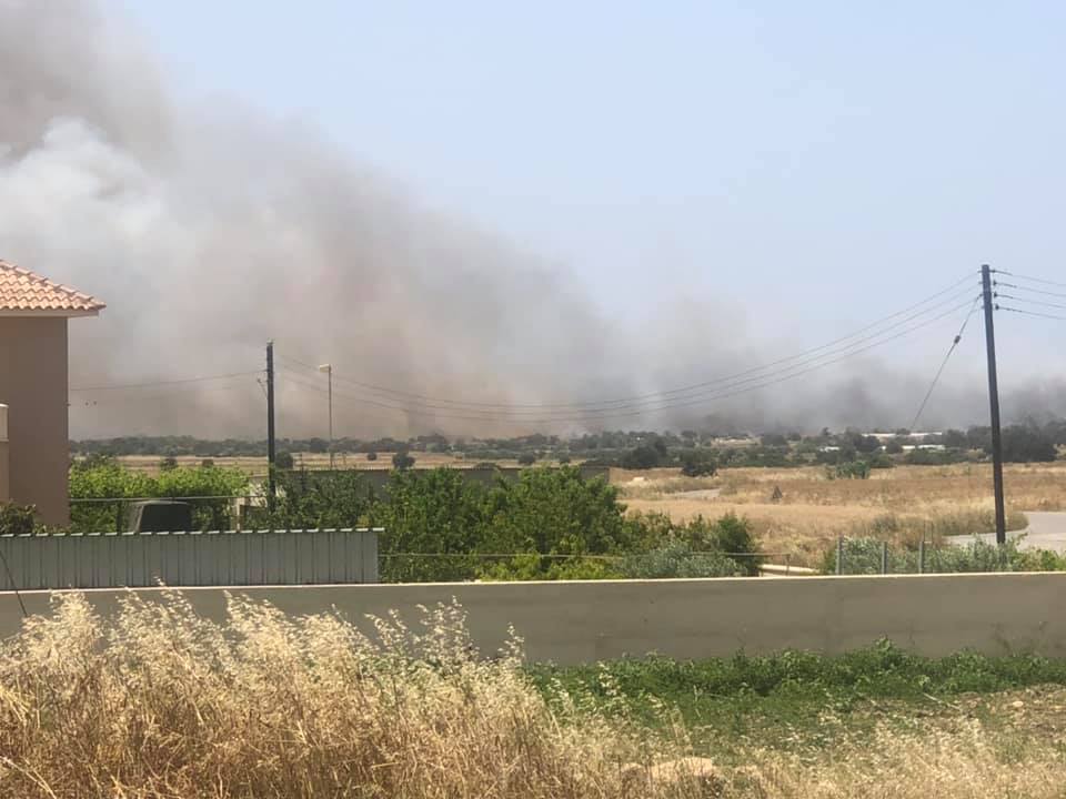 Blueyonetwo's tweet photo. #Kormakitis/Northern Cyprus/ As we speak,a big bushfire is threatening the village/ Help needed from the ROC. The crossing being closed are hampering the assistance/ #Kormacit yanginla bogusuyor/ Kapilarin kapali olmasi Guney'den gelecek yardimi zorlastiriyor/ Lutfen yardim https://t.co/bLK1oF2zoO
