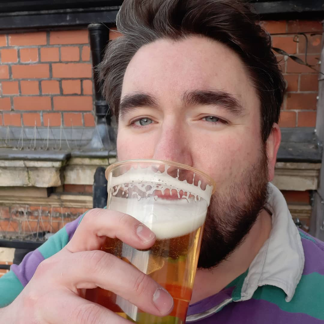 "A freshly poured #takeaway pint of dodopubco APA from thebottleofsauce" 📸 <a href="/shondoug/">Shon Doug</a>... The BOS Bottle shop is open from 5! Who wants a proper pint from an actual pub in this 🌞? x