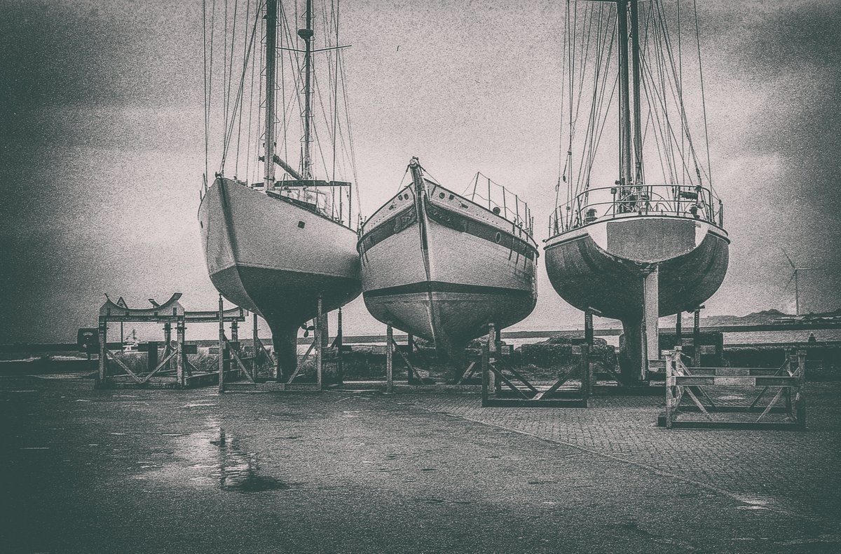 Three sailingships 

#AsahiPentax #ilfordDelta400 #analog #35mmfilm #sailing