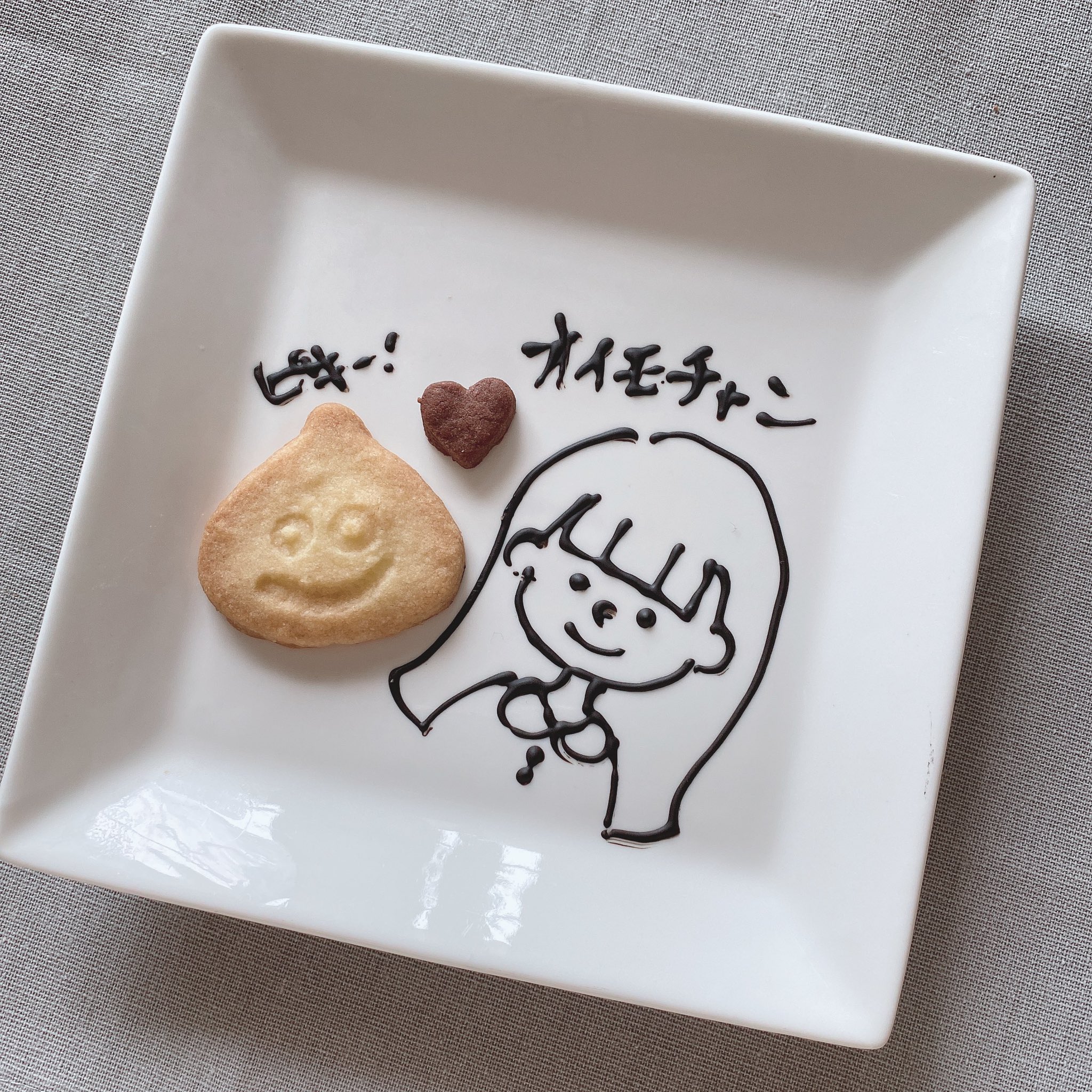 堺 萌香 今日のイラスト クッキーのあまり生地でスライム作ったので 隣にチョコペンで絵描きました N チョコペン楽しい T Co Jsulygsdsf Twitter