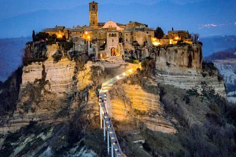 Good morning #travelers! Discover suggestive villages in #Italy.
#Civita di #Bagnoregio (VT)
#civitadibagnoregio #viaggiare #ilpaesechemuore #tourism #travelling #travelgram #vacation  #borghipiubelliditalia #trip #travel #discover #traveler #travelbloggers #holidays #viaggi