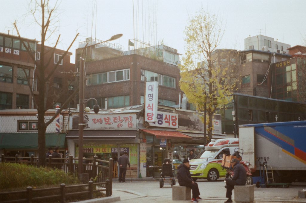 silvermemi's tweet photo. 종로 구석 구석에서 찍은 사진
#종로 #Jongro #서울 #서울사진 #가을 #가을사진 #필름사진 #필름카메라 #filmphoto #감성사진 https://t.co/rolU0KXd4y